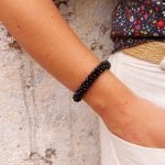 Pulsera negra elegante