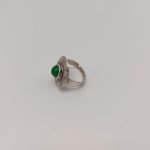 Anillo redondo en verde ajustable